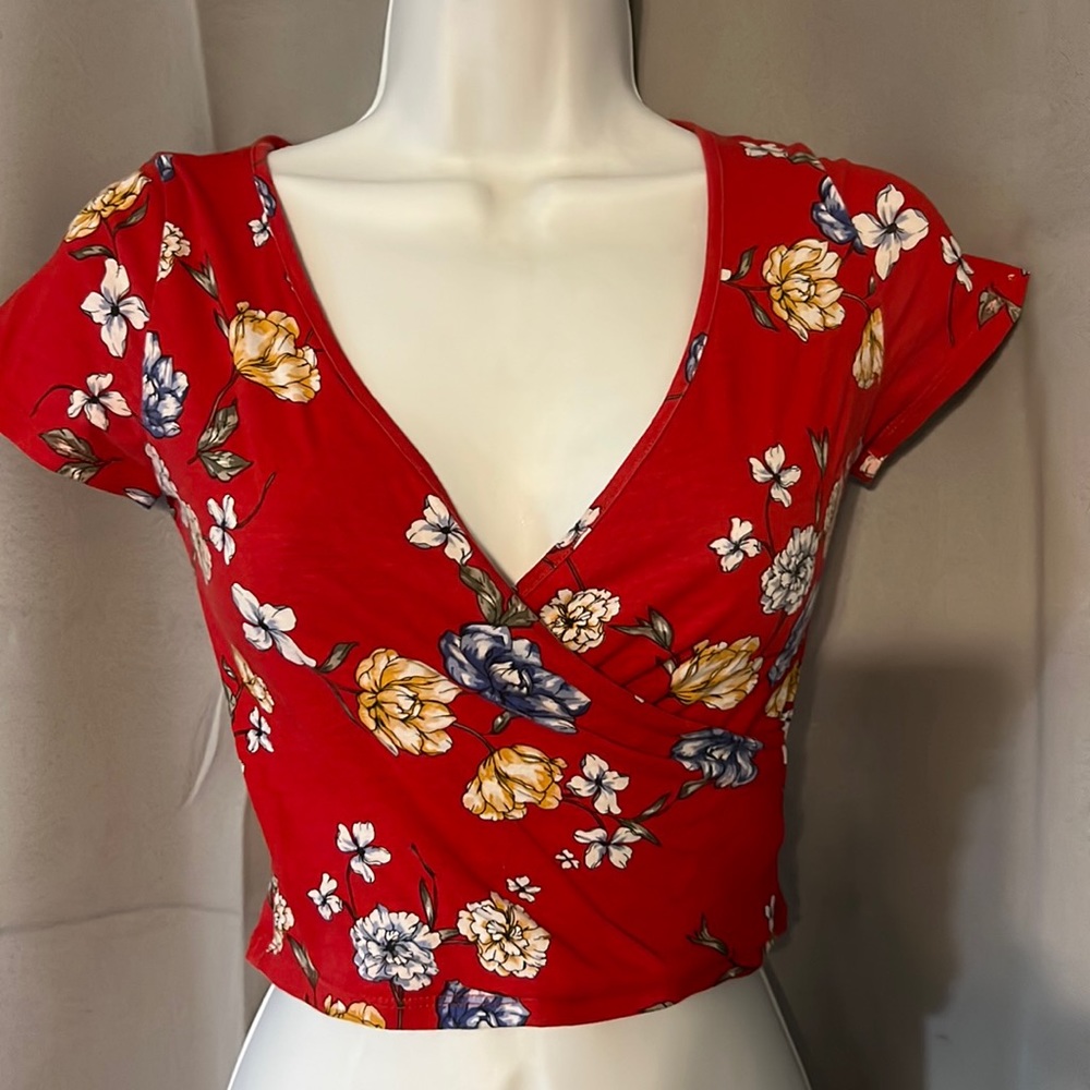 Garage red floral crop top size xs